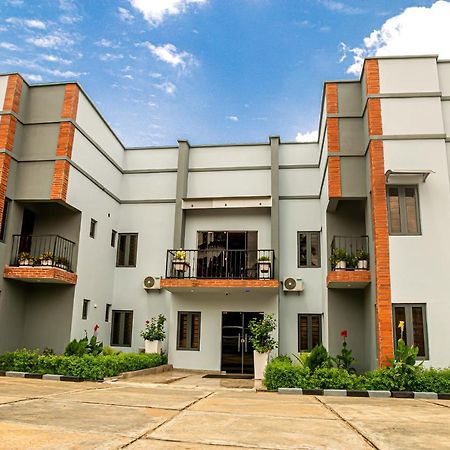 Fragrance Apartments And Suites Ibadan Bagian luar foto