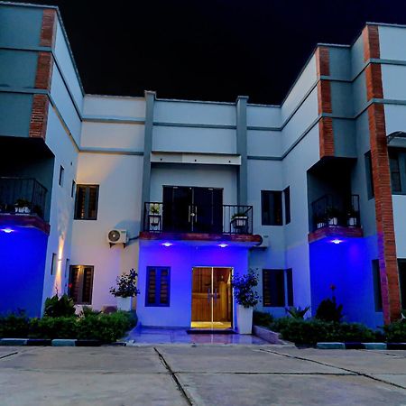 Fragrance Apartments And Suites Ibadan Bagian luar foto