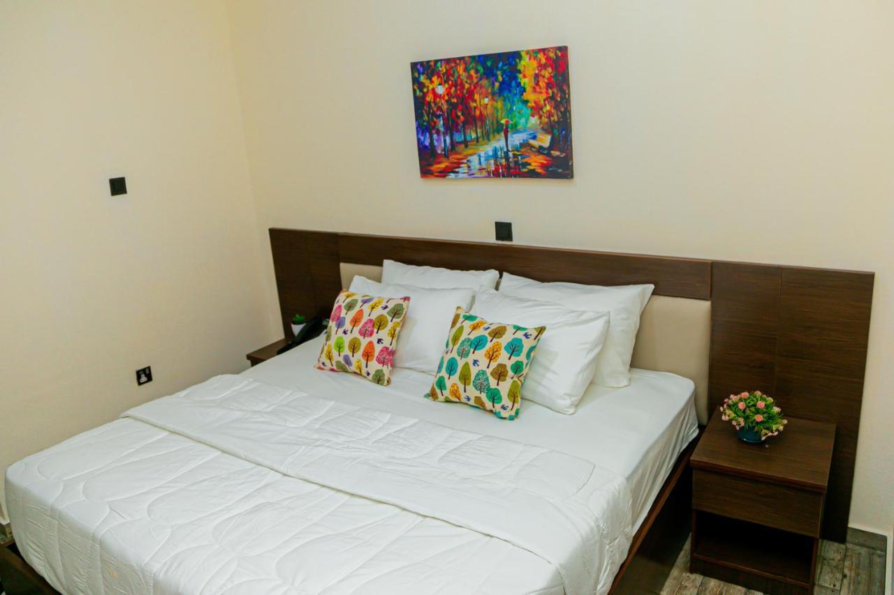 Fragrance Apartments And Suites Ibadan Bagian luar foto