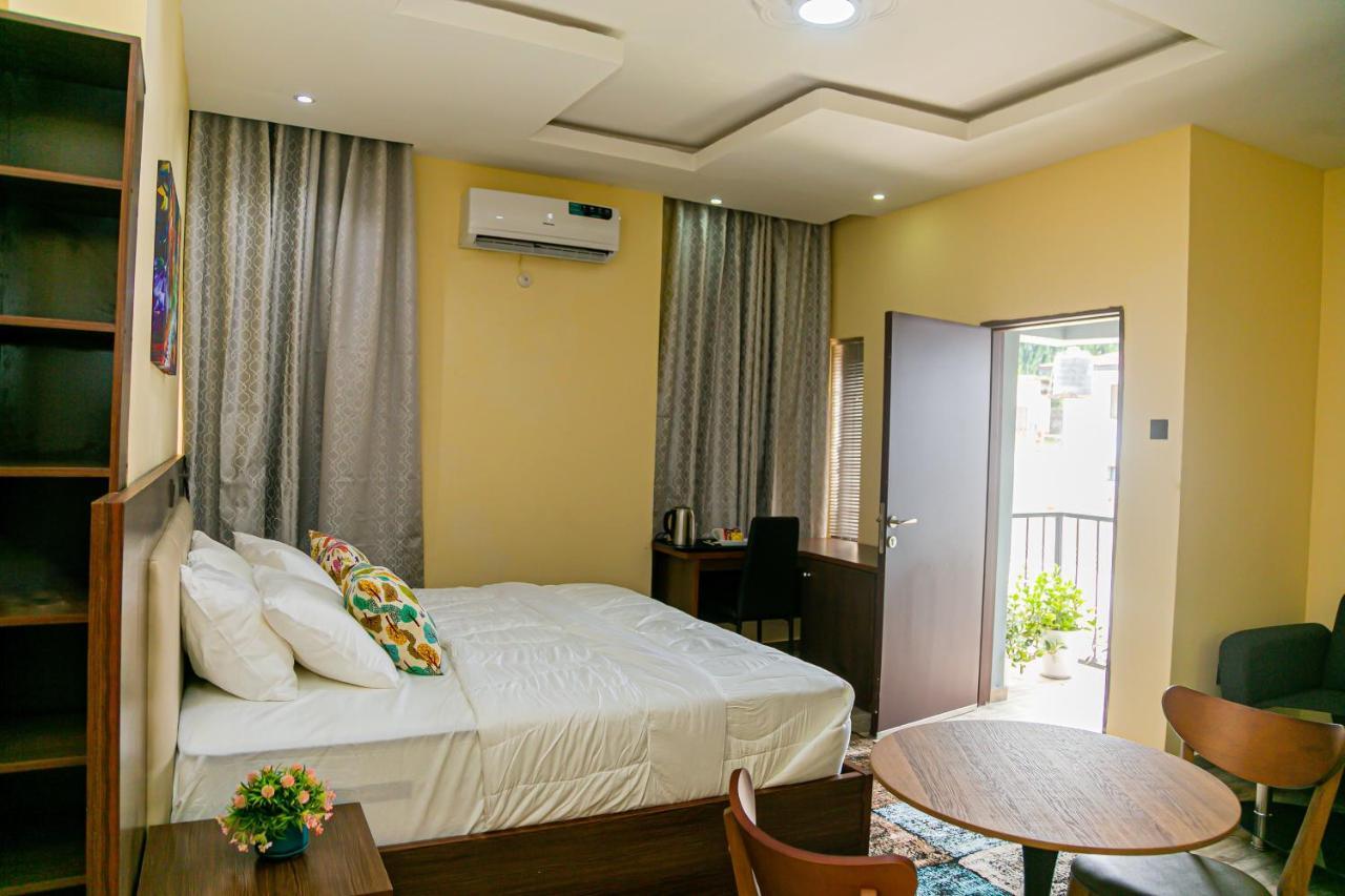 Fragrance Apartments And Suites Ibadan Bagian luar foto