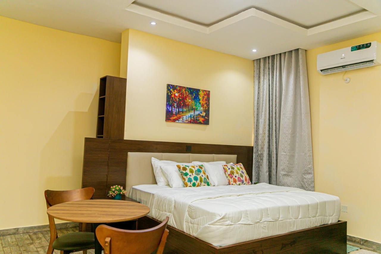 Fragrance Apartments And Suites Ibadan Bagian luar foto