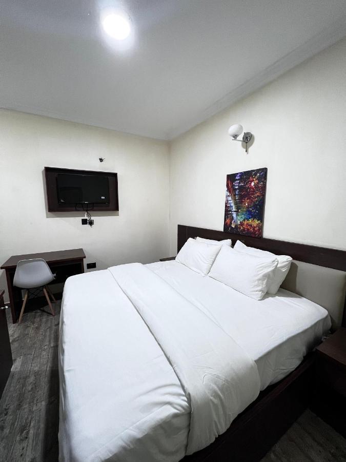 Fragrance Apartments And Suites Ibadan Bagian luar foto