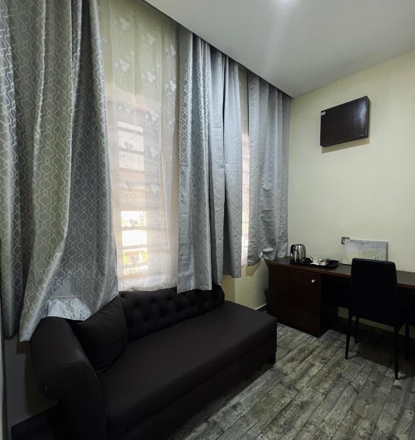 Fragrance Apartments And Suites Ibadan Bagian luar foto