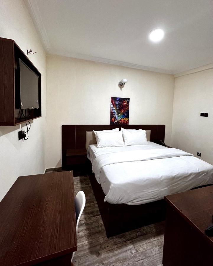 Fragrance Apartments And Suites Ibadan Bagian luar foto