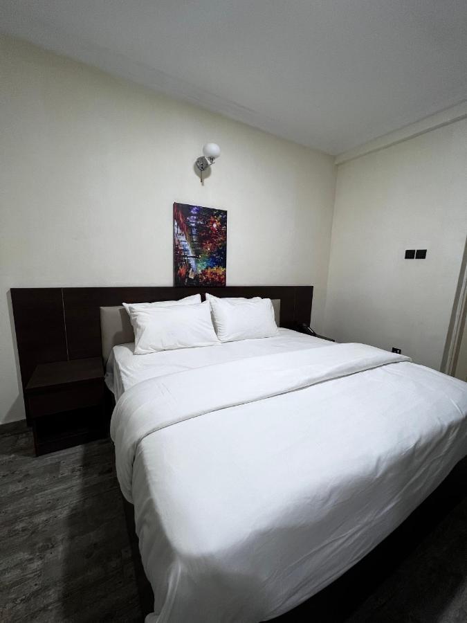 Fragrance Apartments And Suites Ibadan Bagian luar foto