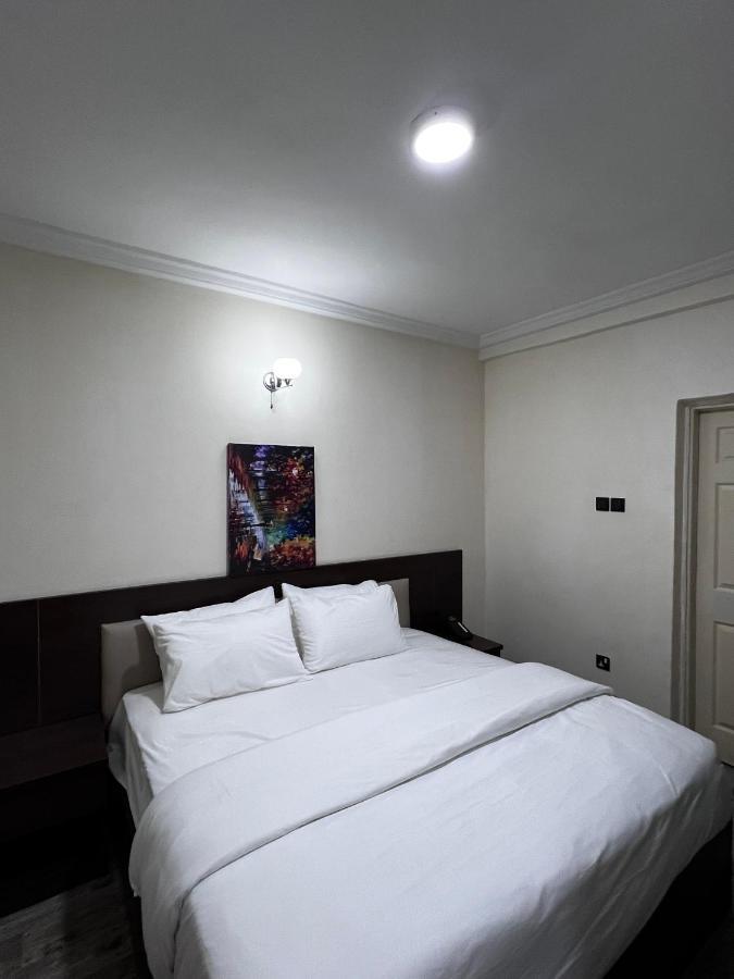 Fragrance Apartments And Suites Ibadan Bagian luar foto