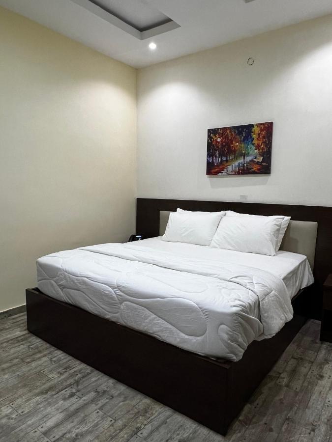 Fragrance Apartments And Suites Ibadan Bagian luar foto