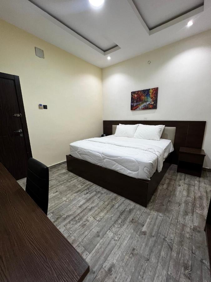 Fragrance Apartments And Suites Ibadan Bagian luar foto