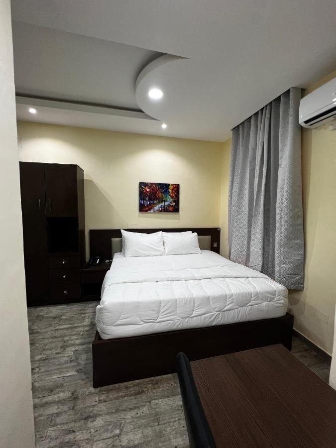 Fragrance Apartments And Suites Ibadan Bagian luar foto