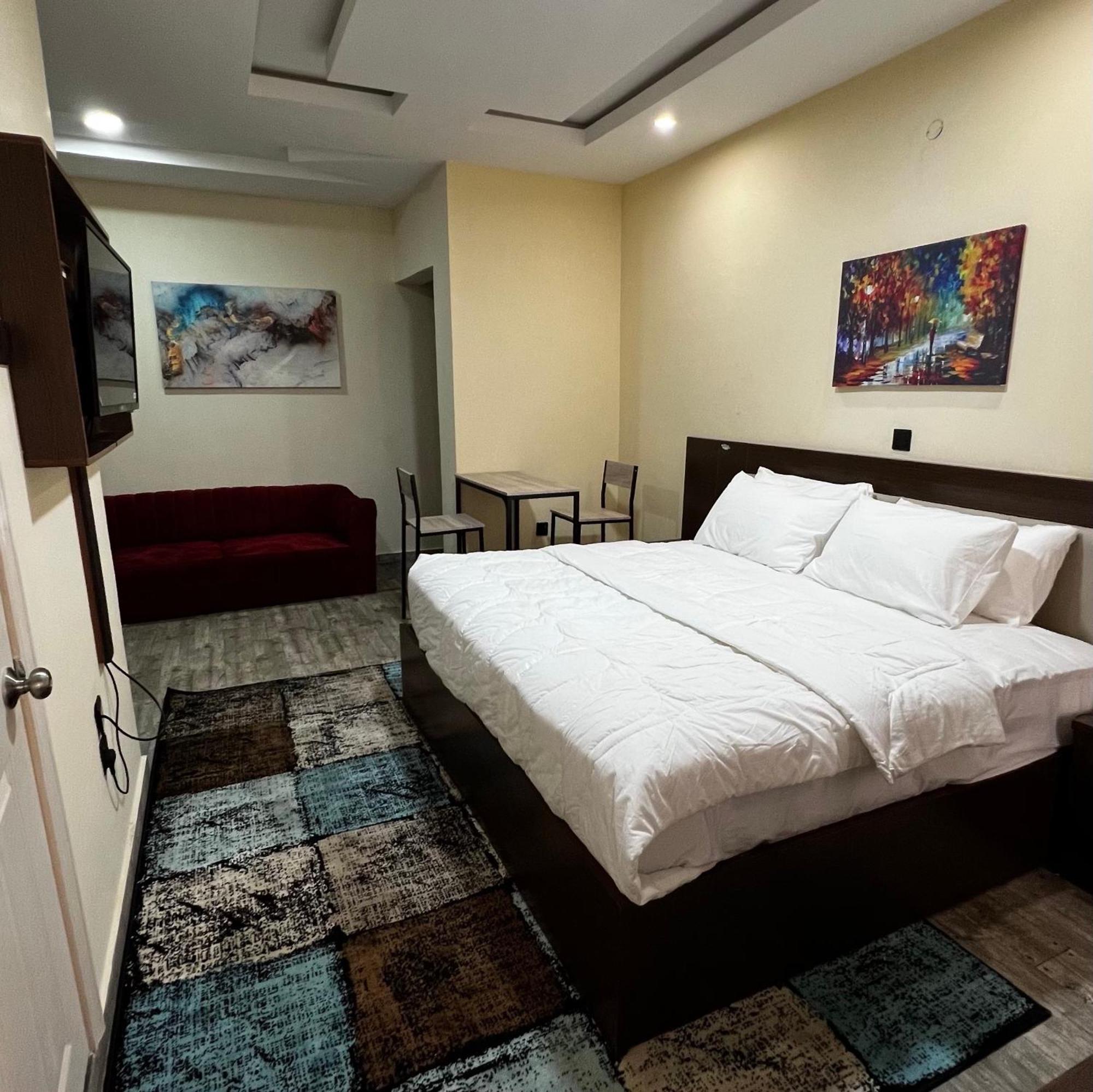 Fragrance Apartments And Suites Ibadan Bagian luar foto