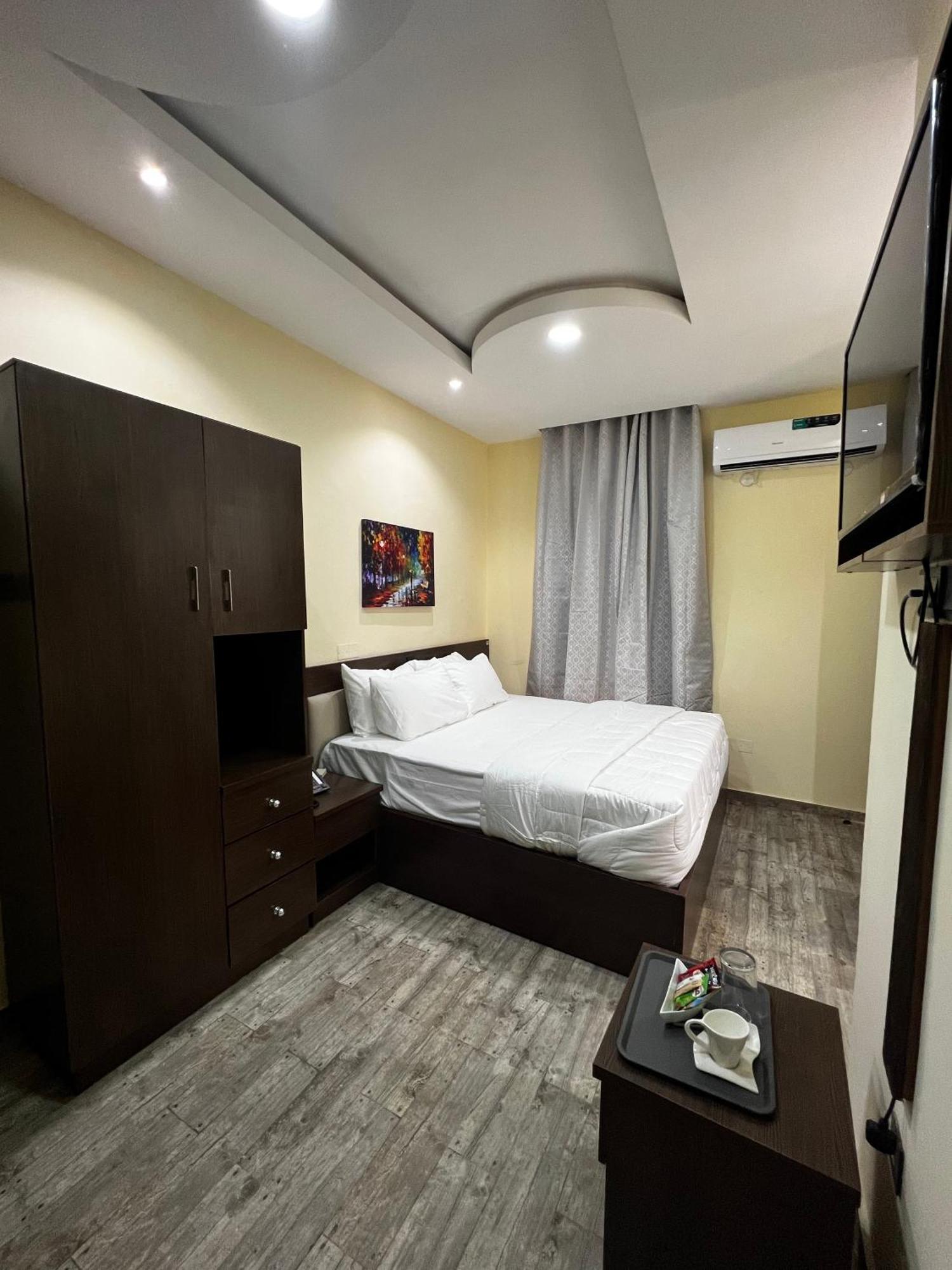 Fragrance Apartments And Suites Ibadan Bagian luar foto