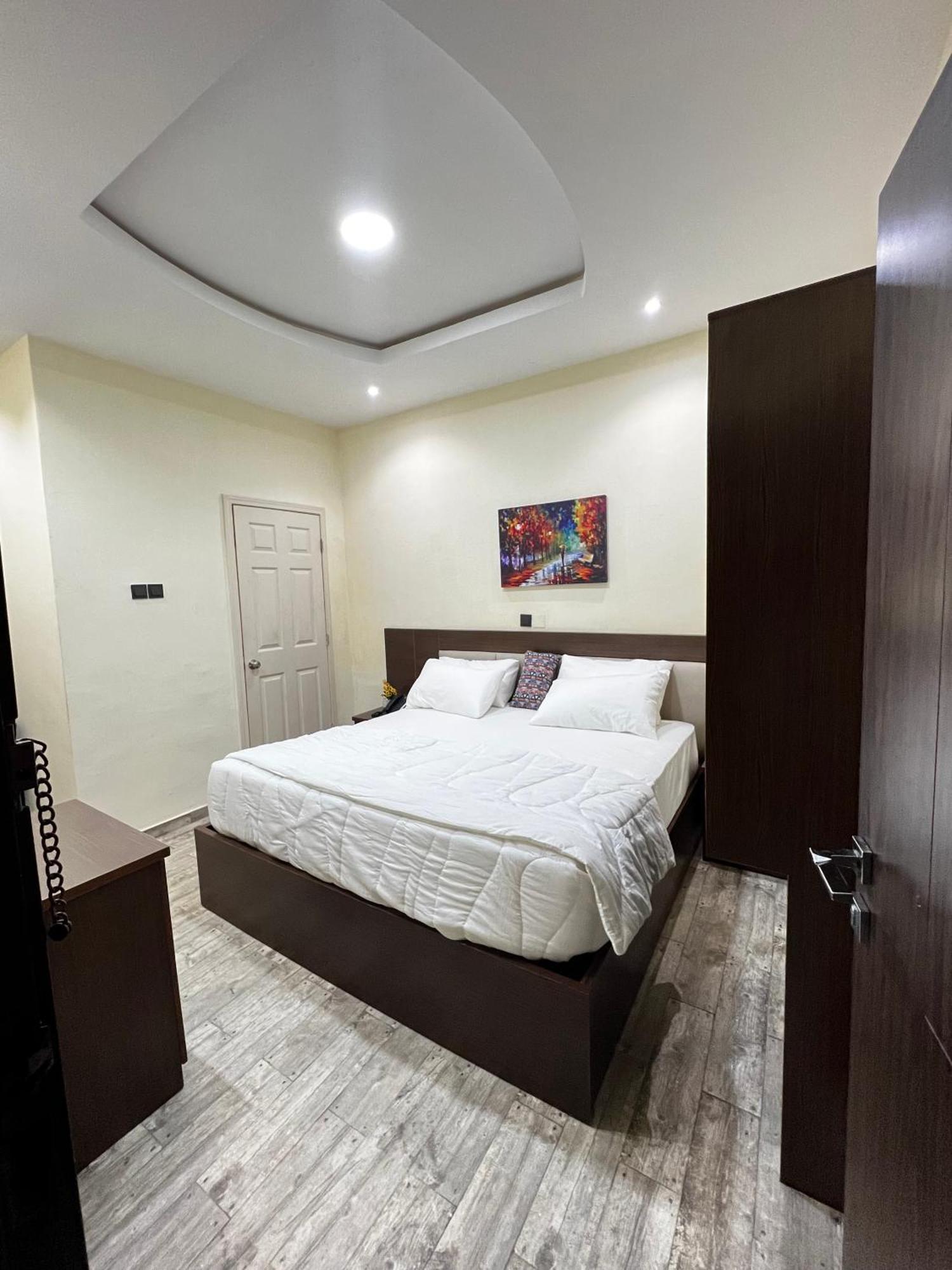 Fragrance Apartments And Suites Ibadan Bagian luar foto