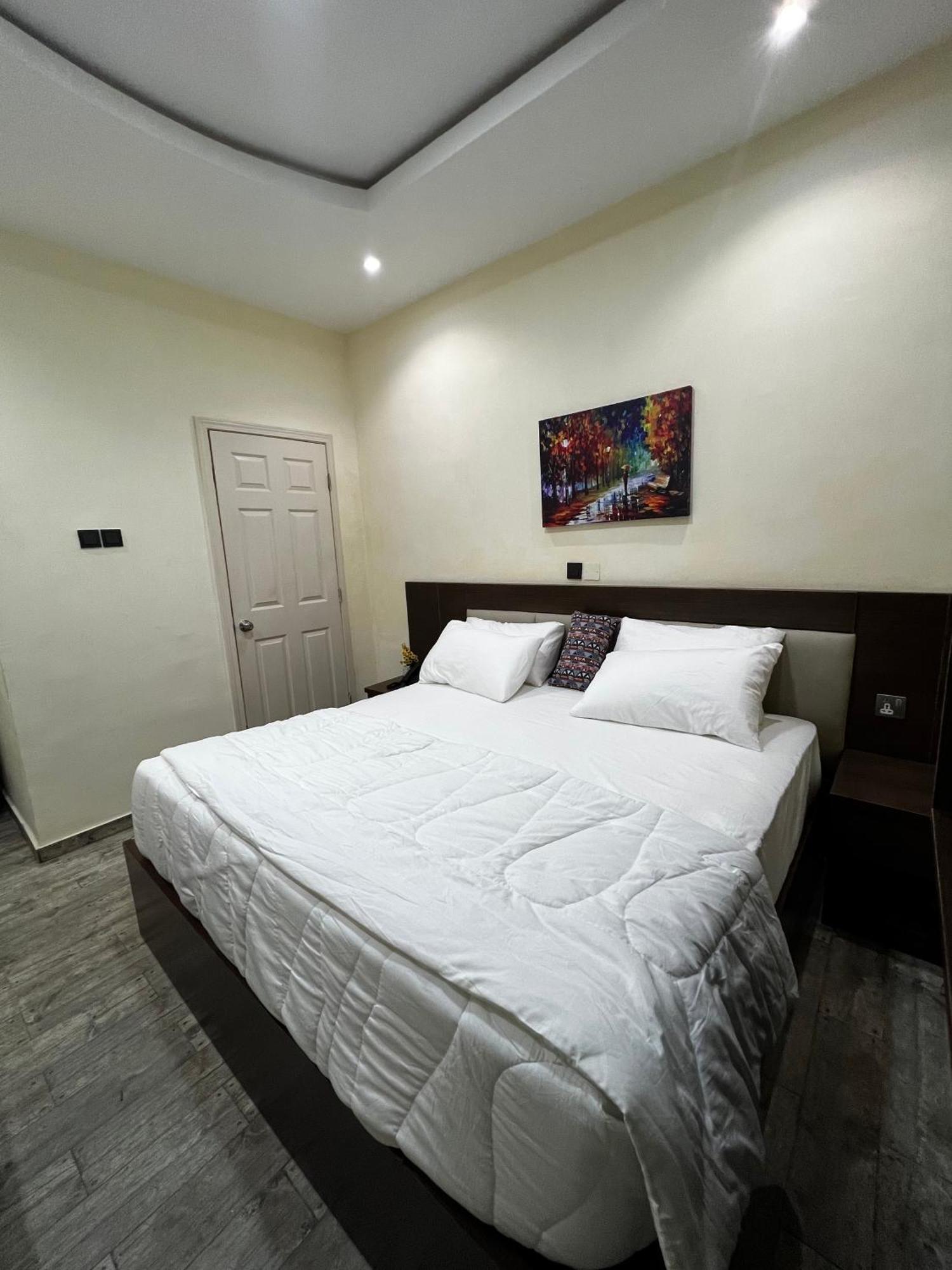 Fragrance Apartments And Suites Ibadan Bagian luar foto